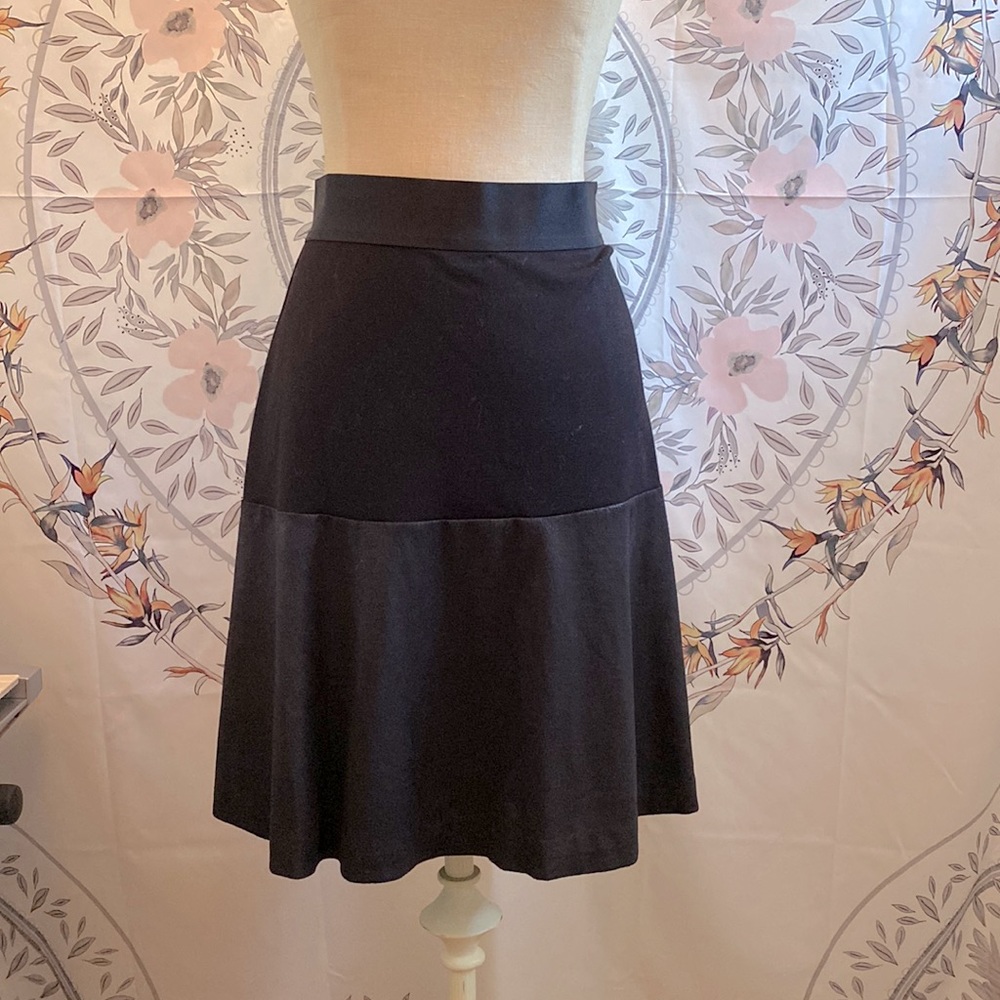 Cute CAbi skirt, leather look, perfect fit